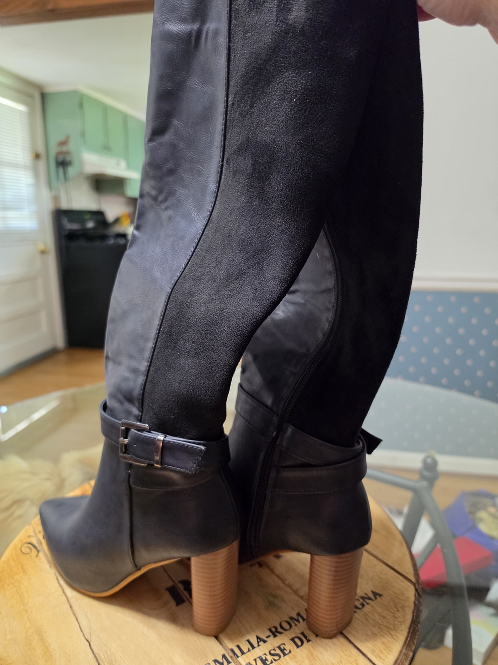 Sleek Black Pointed Knee-High Heeled Boots - Picture 11 of 14